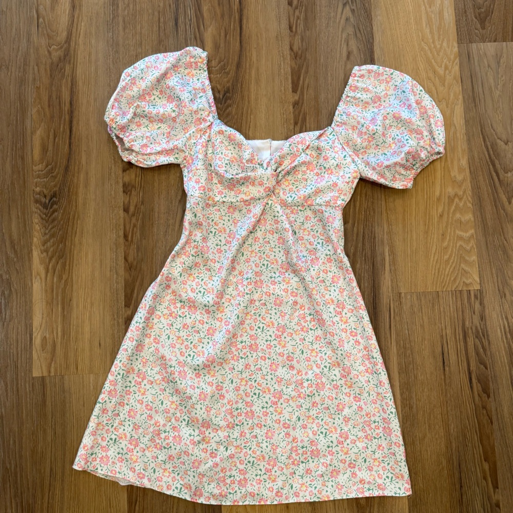 Petite 0 Floral Puff Sleeve Dress open back